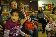 Schüler der Schule unter den Eichen im Publikum.