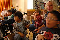 Schüler der Schule unter den Eichen im Publikum.