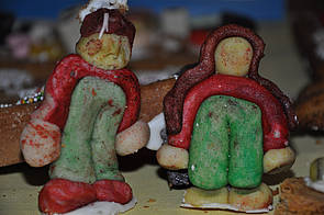 Hänsel und Gretel, aus buntem Marzipan geformt